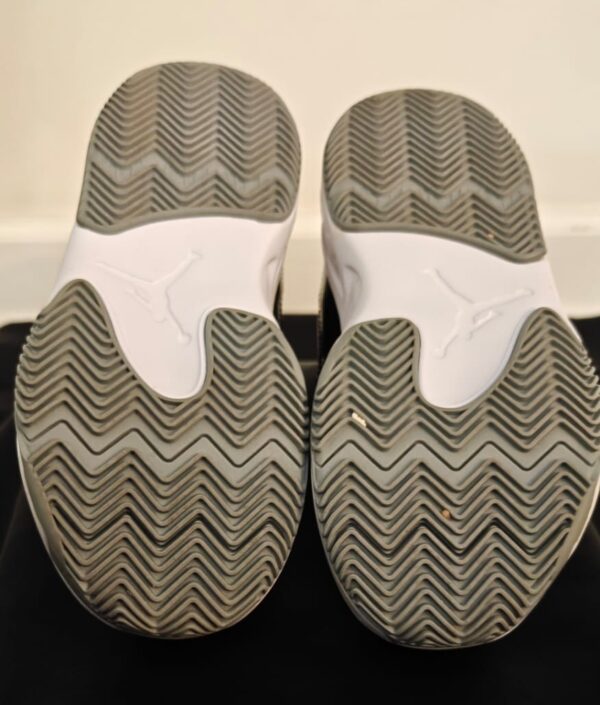 Jordan Max Aura Size 10 - Image 3
