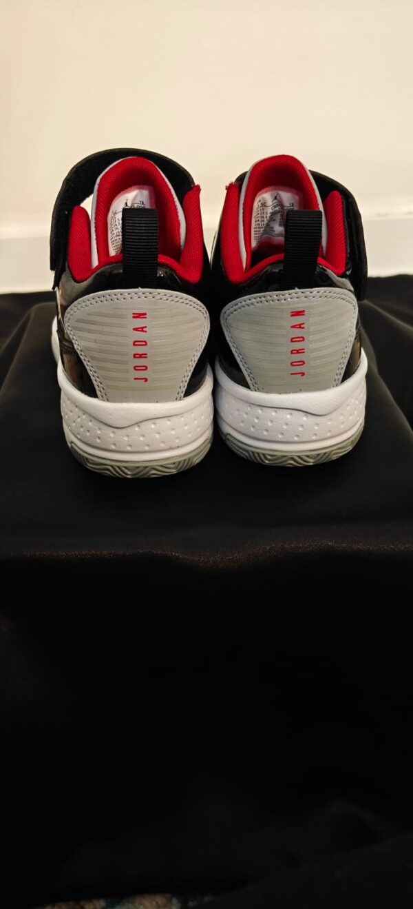 Jordan Max Aura Size 10 - Image 5