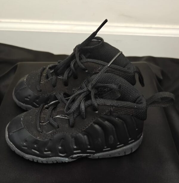 Nike Little Posite Size 6 - Image 4