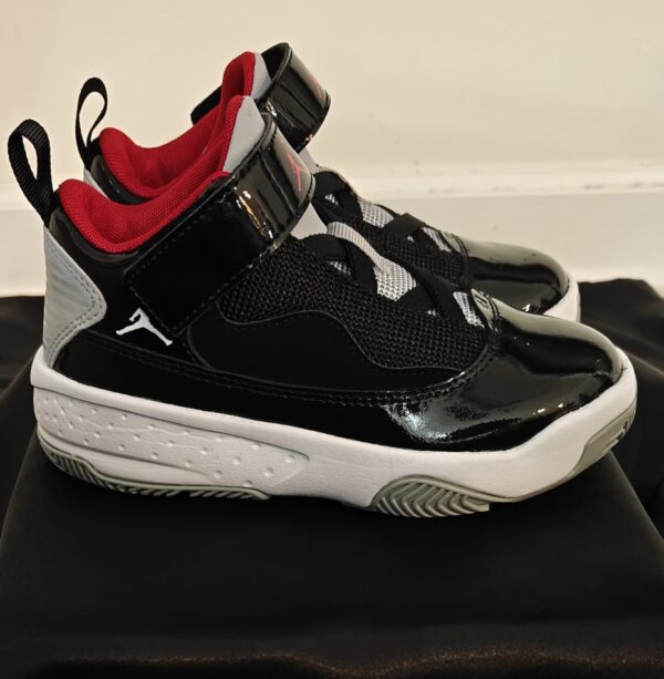 Jordan Max Aura Size 10